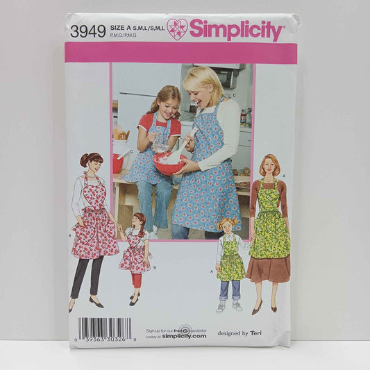 S3949 Childs and Misses Aprons