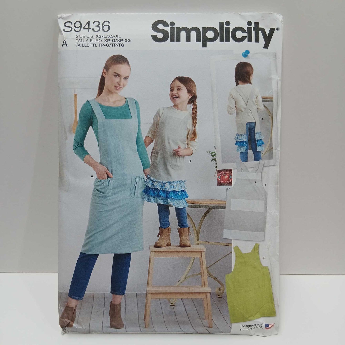 S9436 Adults and Childrens Aprons